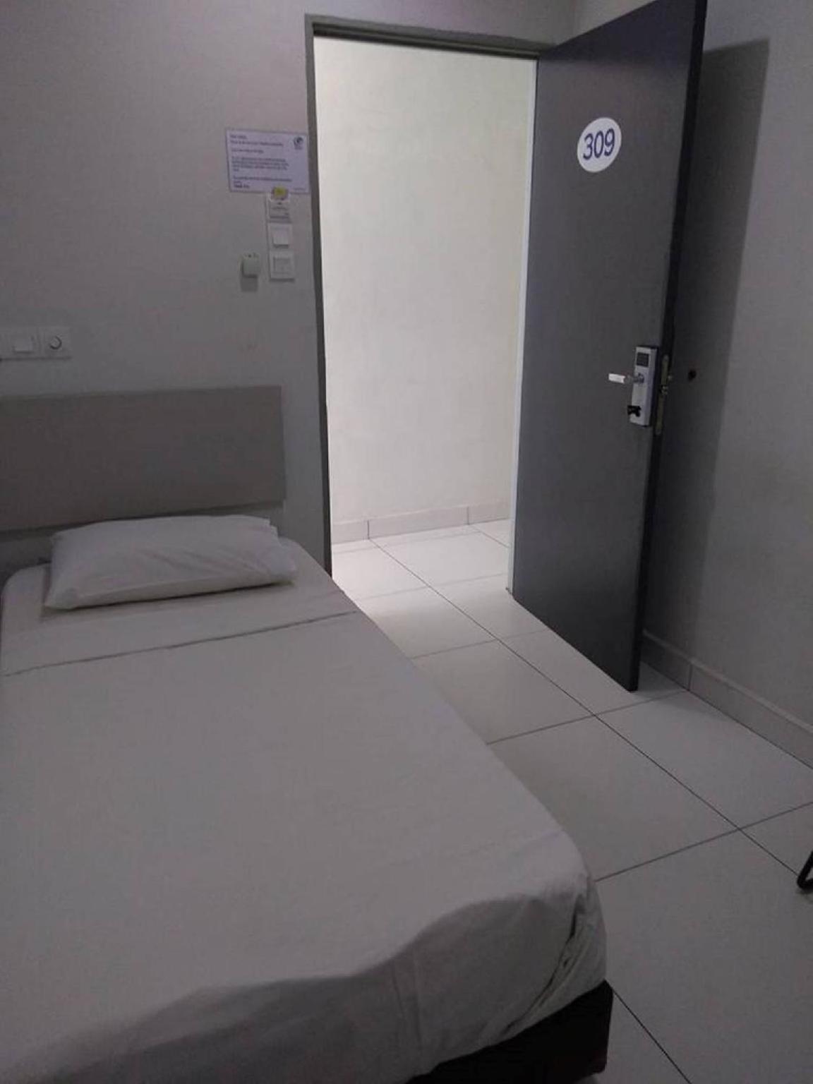 Hotel Rim Global Pj21 Kampong Baharu Sungai Way Dış mekan fotoğraf